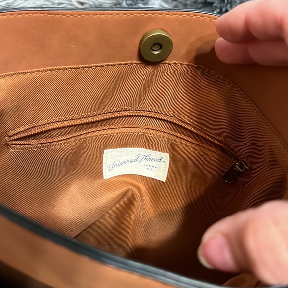 Universal Thread Purse - Picture 6 of 10